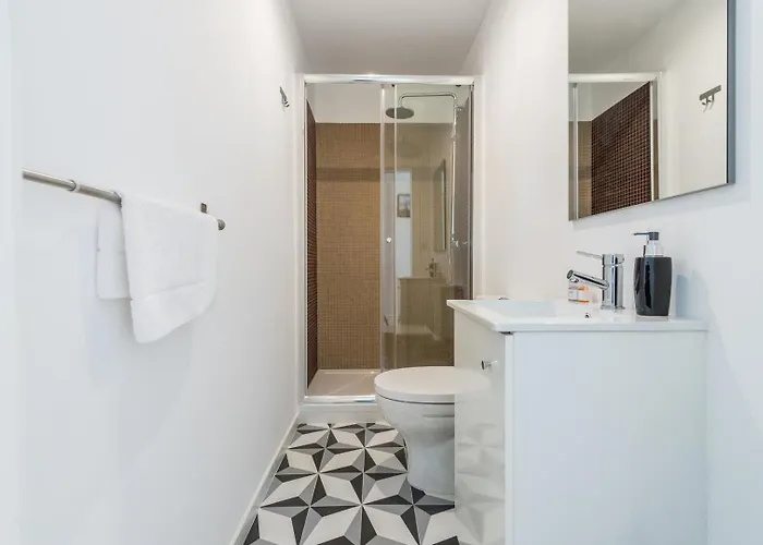 Apartment Guestready - Quaint Comfort Near Clerigos Tower *